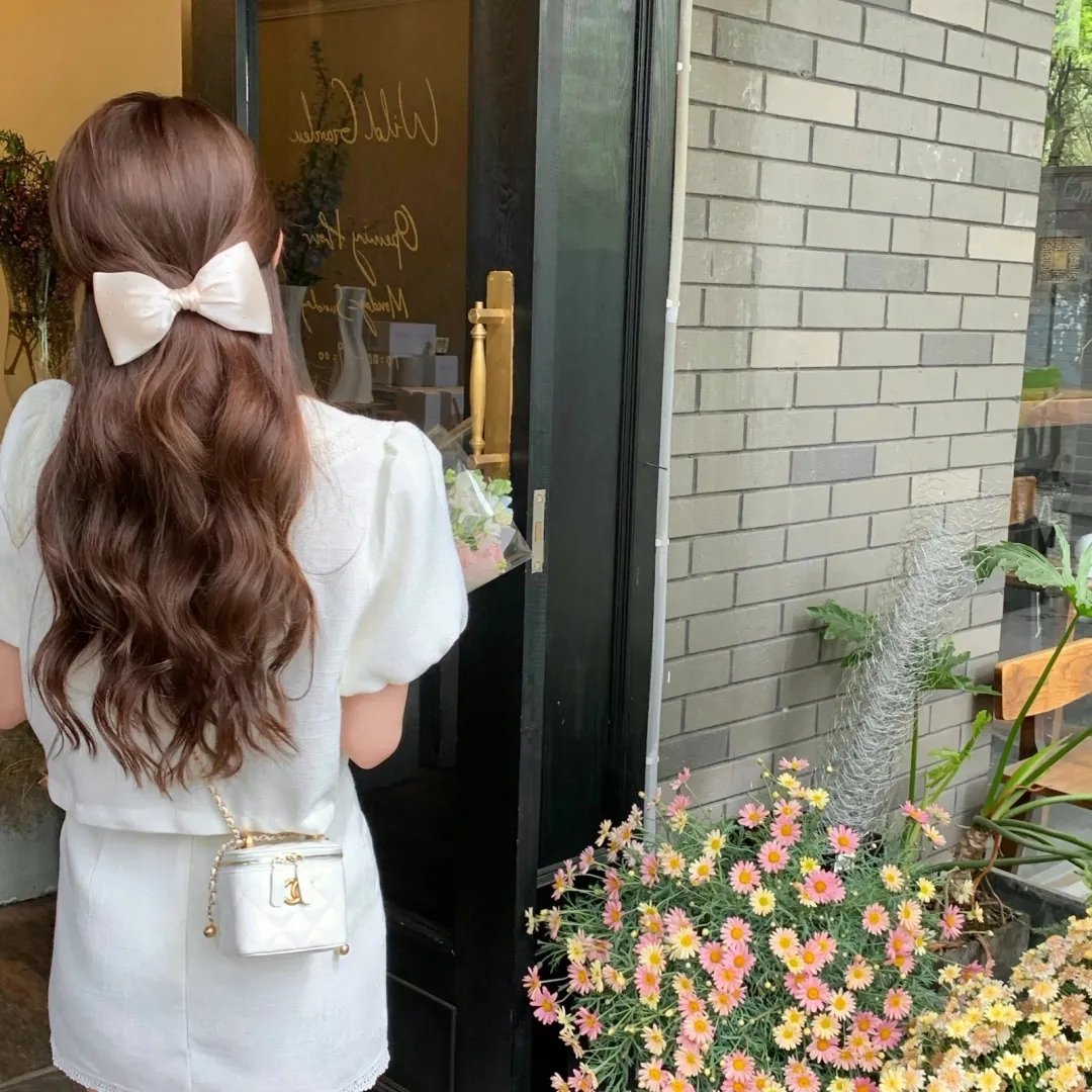 红色尾翼